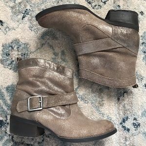 Suede ankle boots in taupe
